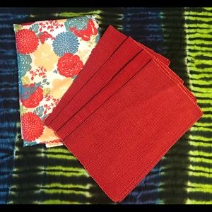 Table cloth w/ flower print - comes w/ 4 red cotton placemats